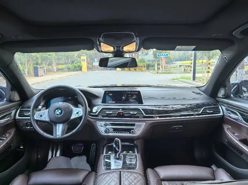 2019 BMW 7 Series 3.0T 340HP L6 8AT,autocango,china used car exporter,china ev exporter,chinese used car exporter,chinese used ev exporter