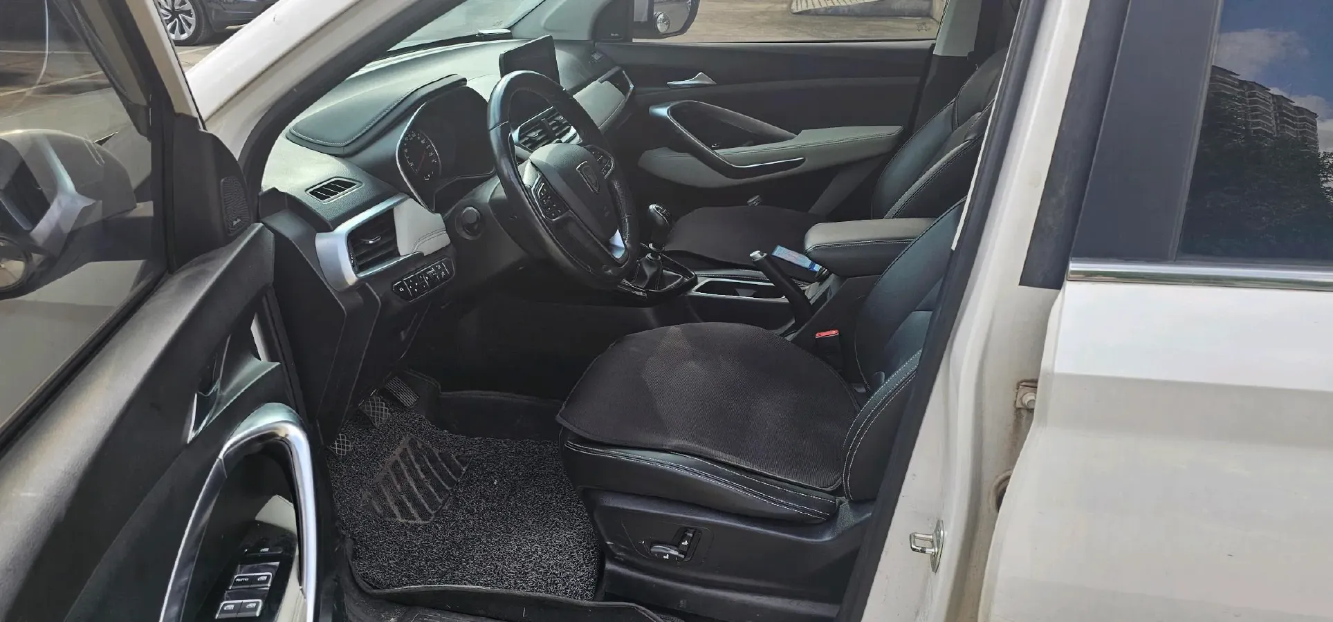 2018 BaoJun 530 1.5T 150HP L4 6MT,autocango,china used car exporter,china ev exporter,chinese used car exporter,chinese used ev exporter