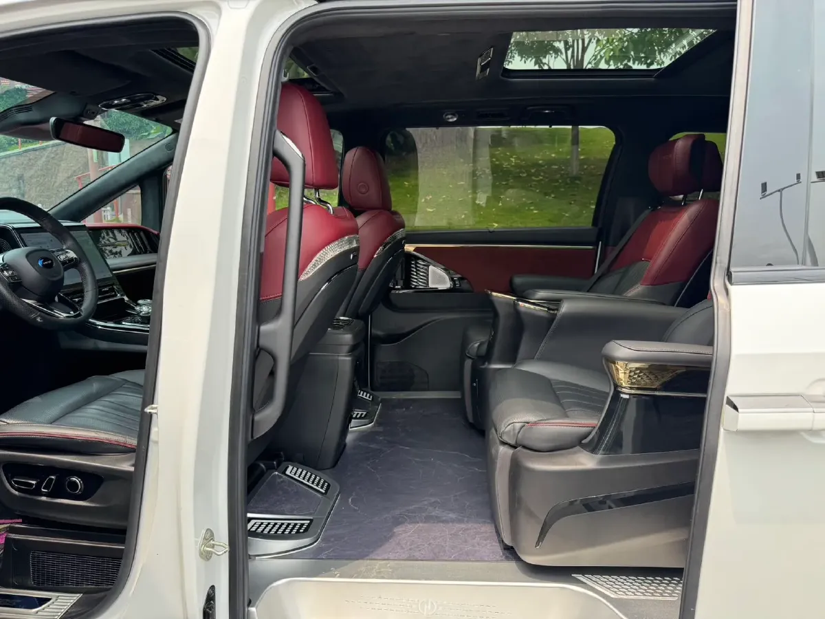 2023 GAC Trumpchi M8 2.0T 252HP L4 8AT,autocango,china used car exporter,china ev exporter,chinese used car exporter,chinese used ev exporter