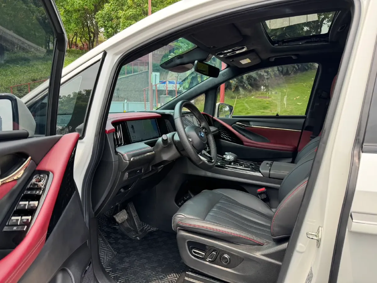 2023 GAC Trumpchi M8 2.0T 252HP L4 8AT,autocango,china used car exporter,china ev exporter,chinese used car exporter,chinese used ev exporter