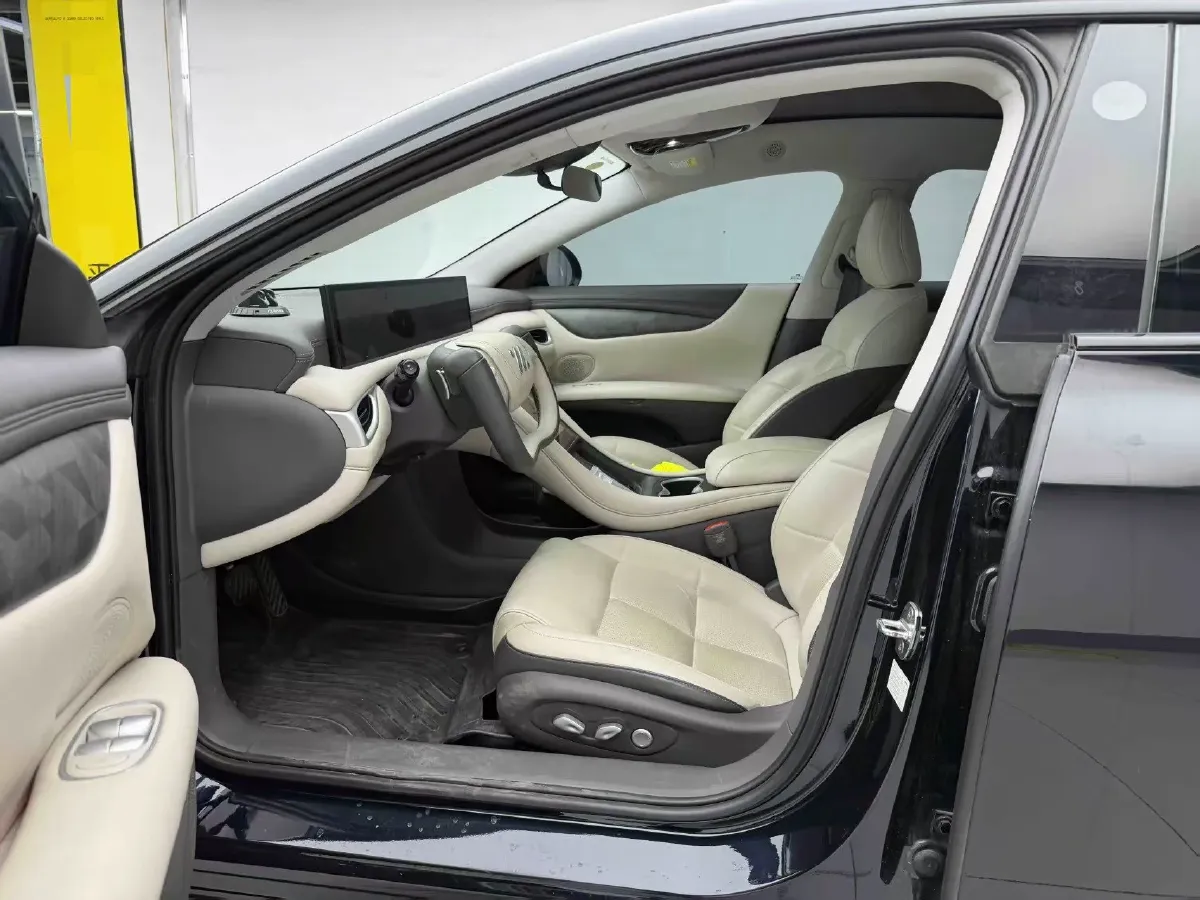2024 IM L6 BEV 75KWH,autocango,china used car exporter,china ev exporter,chinese used car exporter,chinese used ev exporter