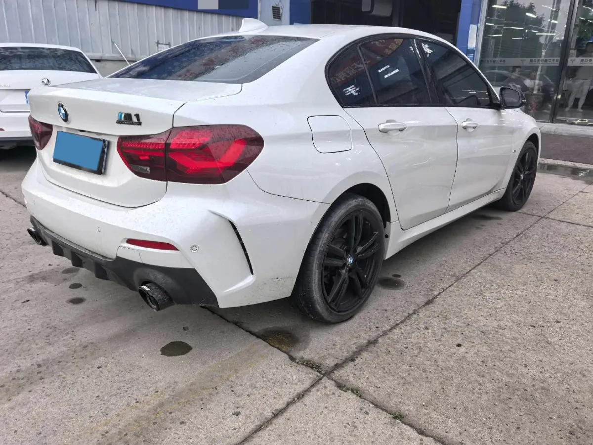 2023 BMW 1 Series 2.0T 178HP L4 7DCT,autocango,china used car exporter,china ev exporter,chinese used car exporter,chinese used ev exporter