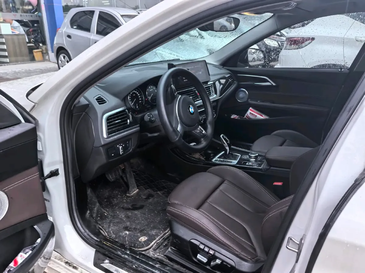2023 BMW 1 Series 2.0T 178HP L4 7DCT,autocango,china used car exporter,china ev exporter,chinese used car exporter,chinese used ev exporter
