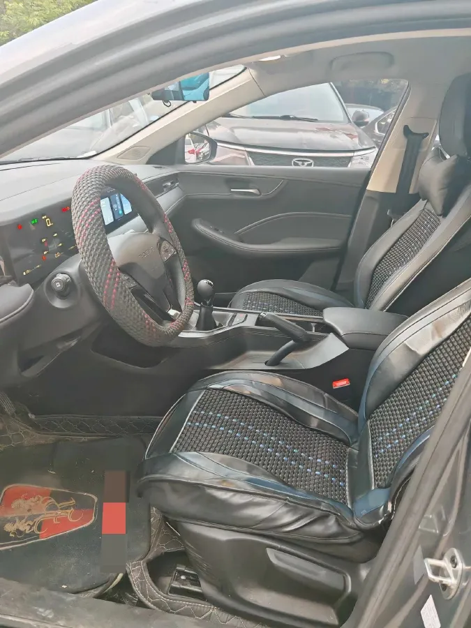 2023 Roewe i5 1.5L 129HP L4 5MT,autocango,china used car exporter,china ev exporter,chinese used car exporter,chinese used ev exporter