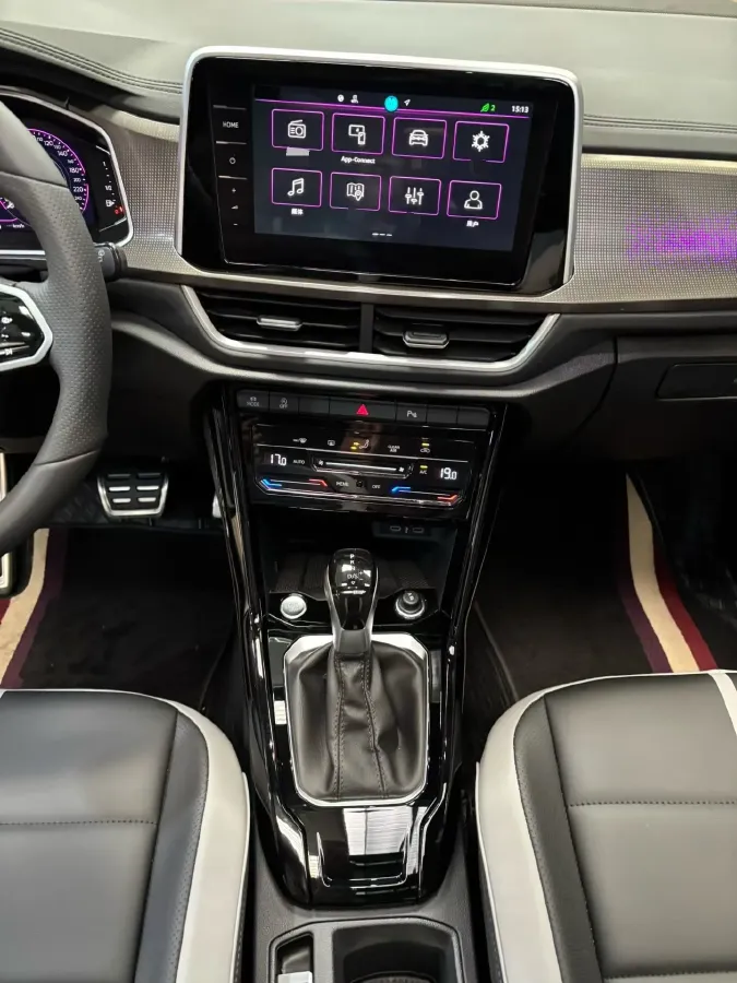2024 Volkswagen T-Roc 1.5T 160HP L4 7DCT,autocango,china used car exporter,china ev exporter,chinese used car exporter,chinese used ev exporter