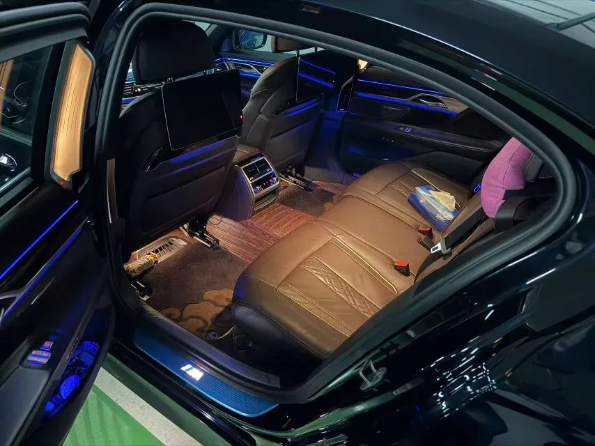 2021 BMW 7 Series 2.0T 265HP L4 8AT,autocango,china used car exporter,china ev exporter,chinese used car exporter,chinese used ev exporter