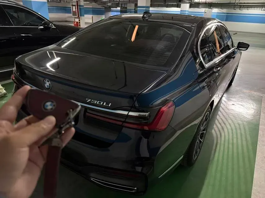 2021 BMW 7 Series 2.0T 265HP L4 8AT,autocango,china used car exporter,china ev exporter,chinese used car exporter,chinese used ev exporter
