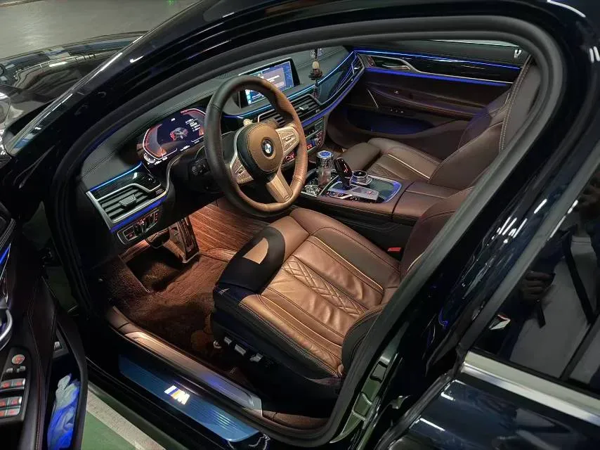 2021 BMW 7 Series 2.0T 265HP L4 8AT,autocango,china used car exporter,china ev exporter,chinese used car exporter,chinese used ev exporter