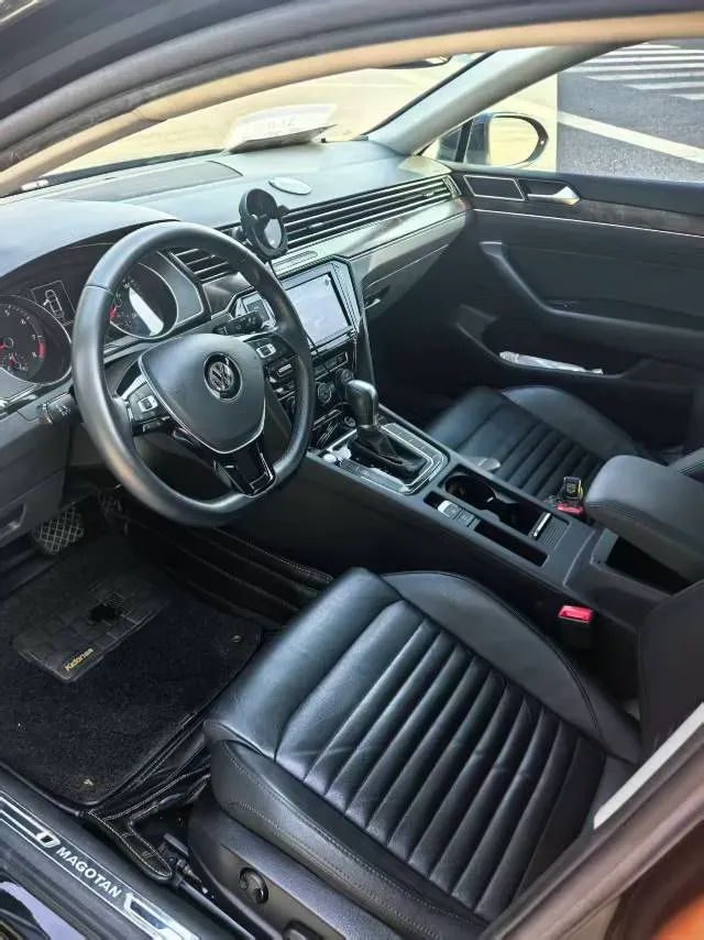 2019 Volkswagen Magotan 2.0T 186HP L4 7DCT,autocango,china used car exporter,china ev exporter,chinese used car exporter,chinese used ev exporter