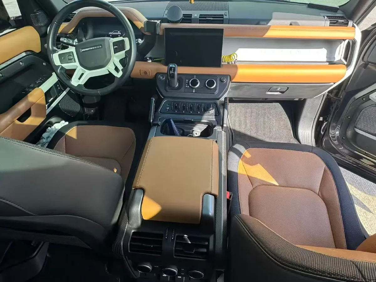 2023 Land Rover Defender 3.0T 400HP L6 8AT,autocango,china used car exporter,china ev exporter,chinese used car exporter,chinese used ev exporter