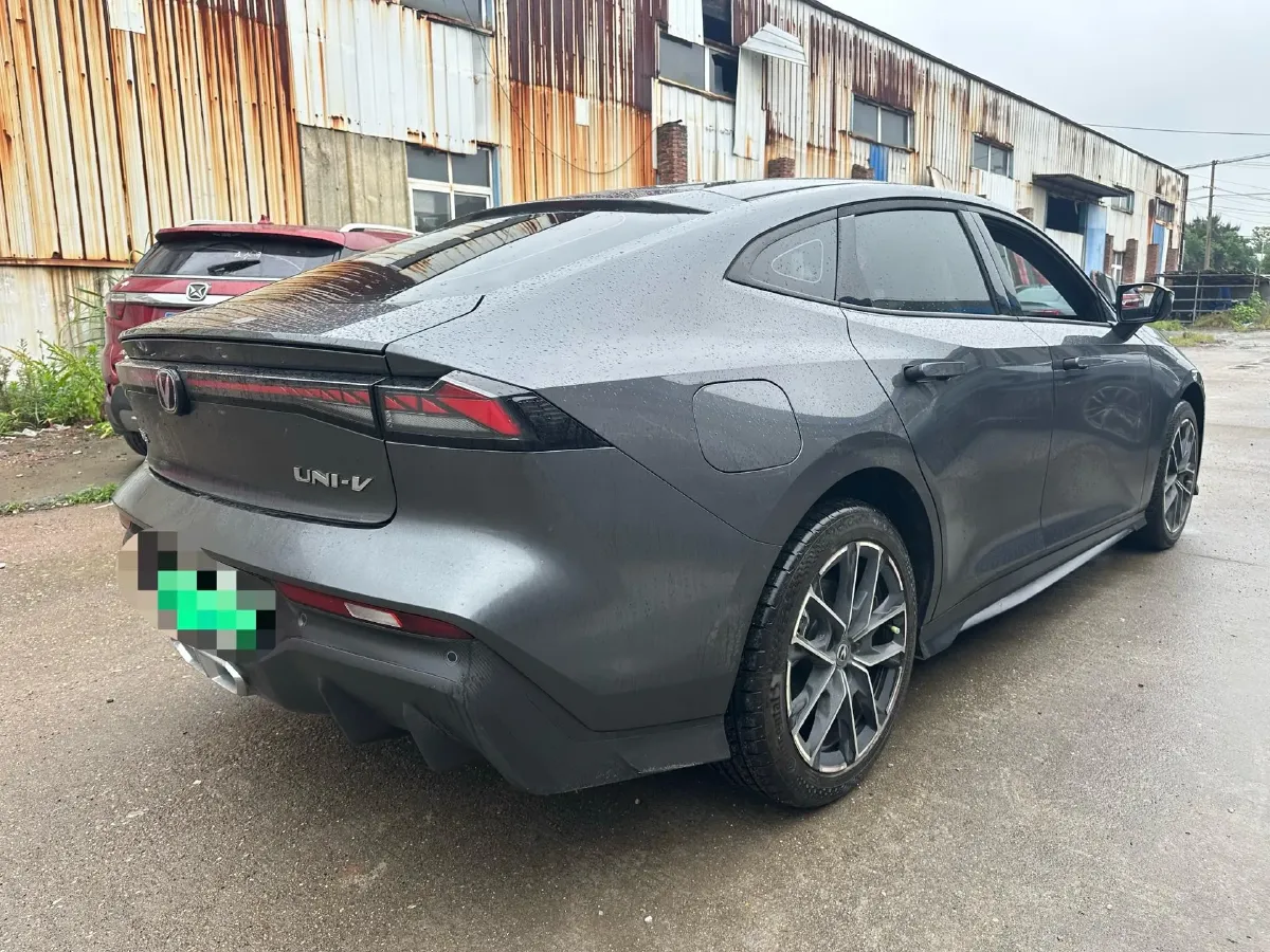 2024 ChangAn UNI-V iDD 1.5L 110HP L4 E-CVT PHEV 18.99KWH,autocango,china used car exporter,china ev exporter,chinese used car exporter,chinese used ev exporter