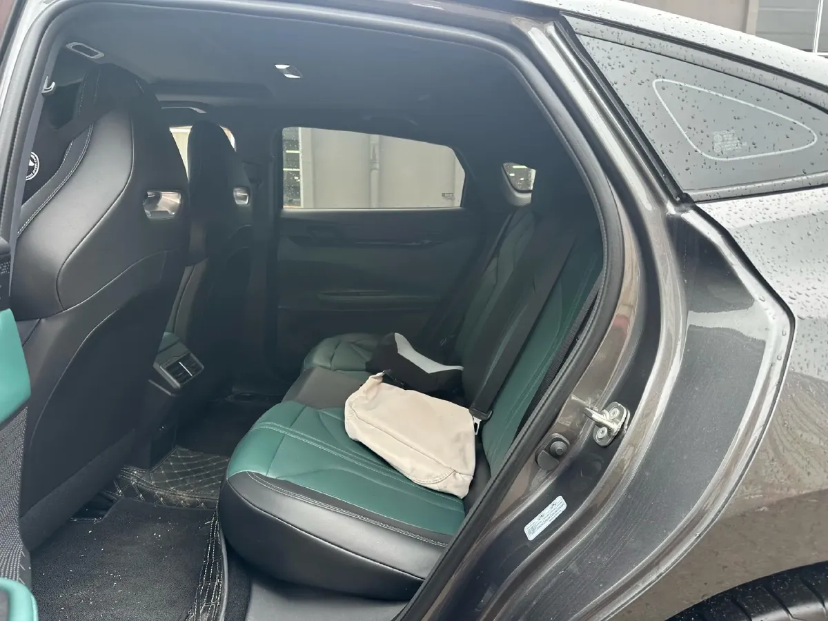 2024 ChangAn UNI-V iDD 1.5L 110HP L4 E-CVT PHEV 18.99KWH,autocango,china used car exporter,china ev exporter,chinese used car exporter,chinese used ev exporter