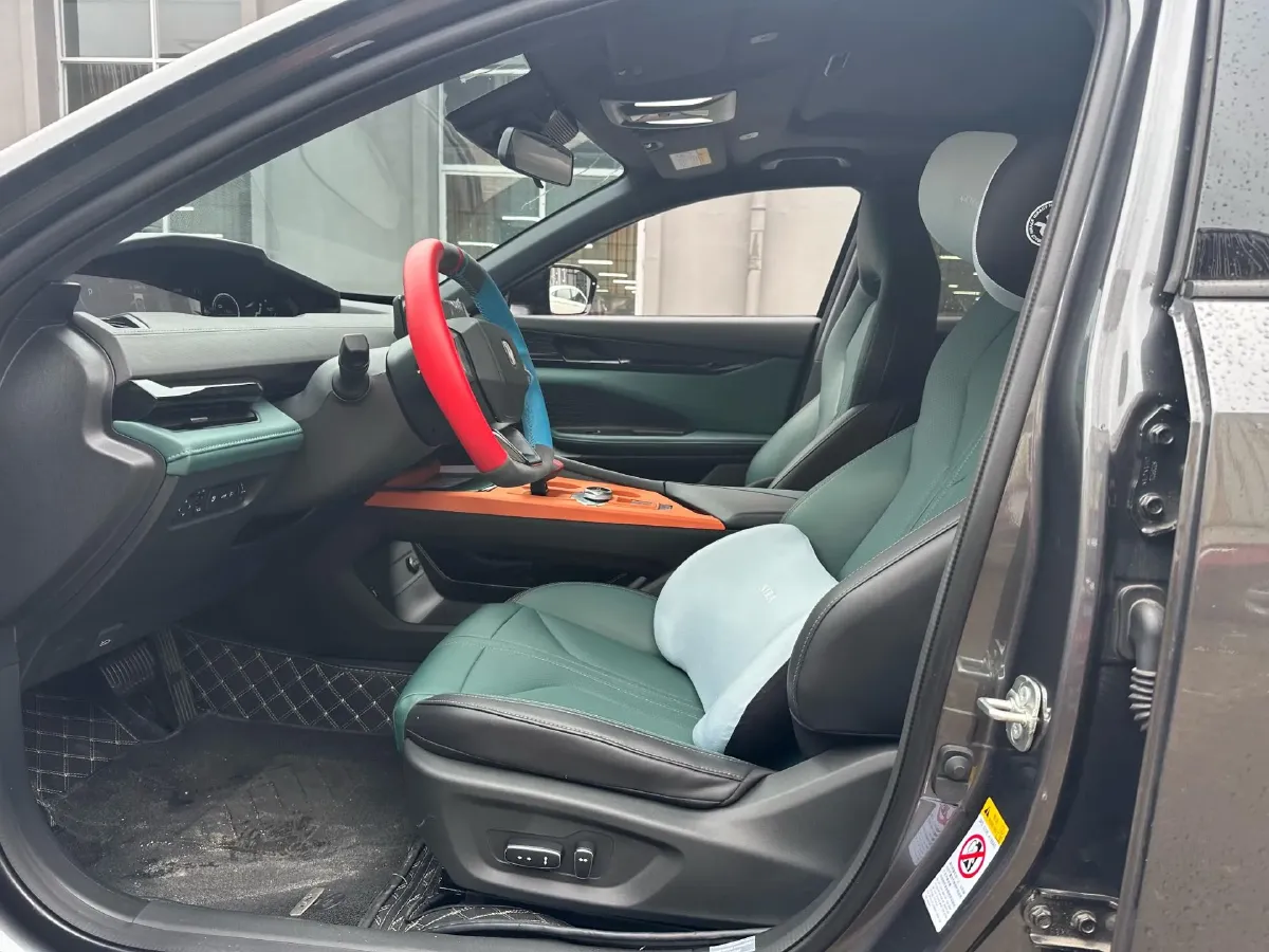 2024 ChangAn UNI-V iDD 1.5L 110HP L4 E-CVT PHEV 18.99KWH,autocango,china used car exporter,china ev exporter,chinese used car exporter,chinese used ev exporter