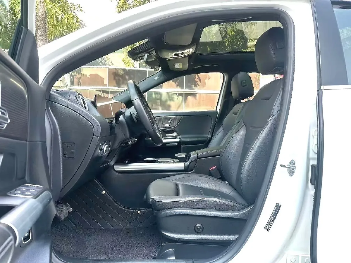 2023 Mercedes-Benz GLA Class 2.0T 190HP L4 8DCT,autocango,china used car exporter,china ev exporter,chinese used car exporter,chinese used ev exporter