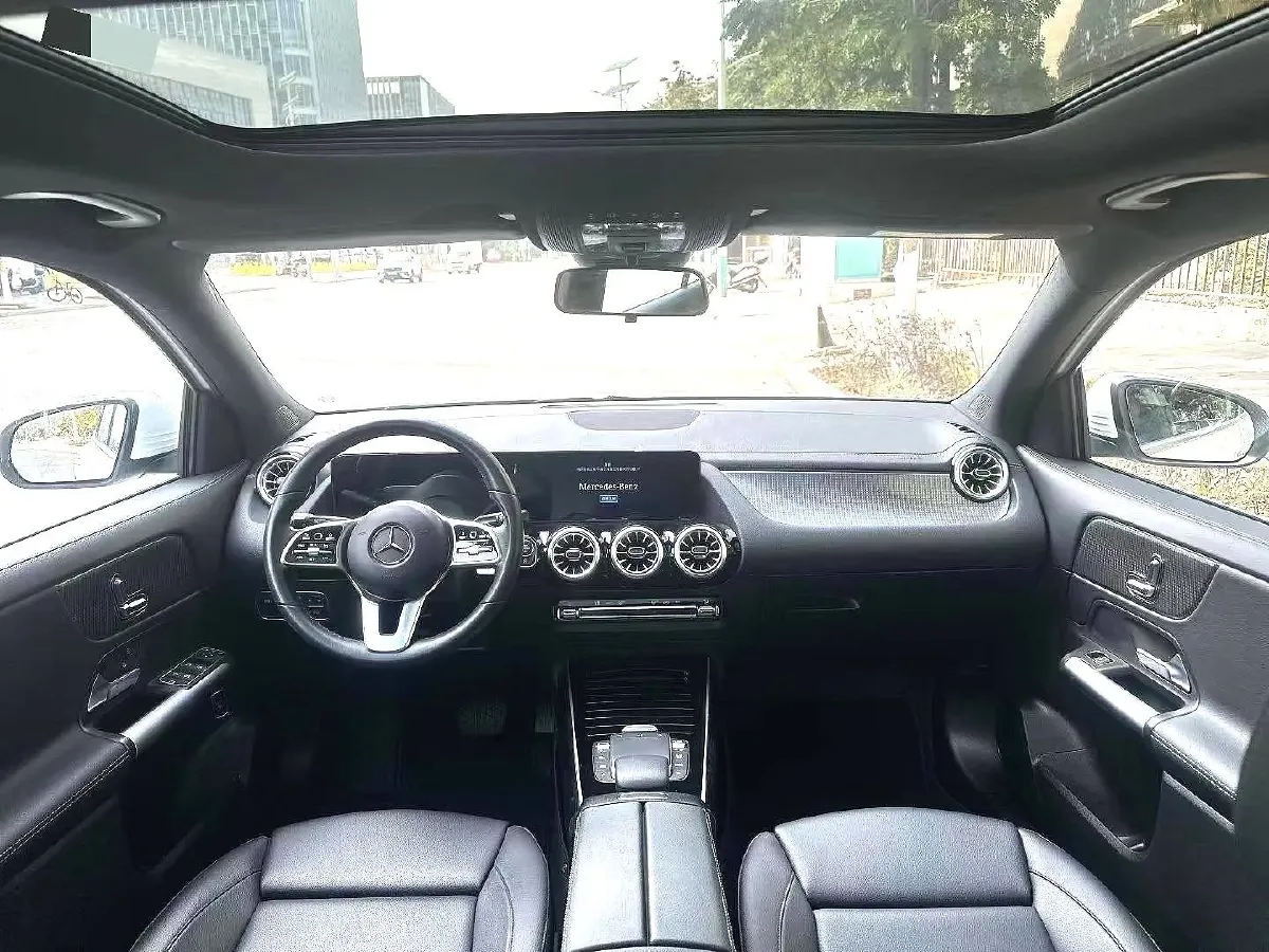 2023 Mercedes-Benz GLA Class 2.0T 190HP L4 8DCT,autocango,china used car exporter,china ev exporter,chinese used car exporter,chinese used ev exporter
