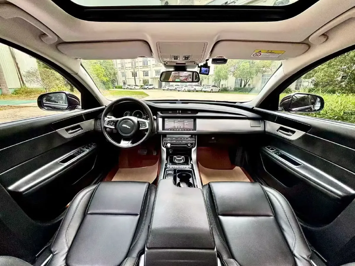 2020 Jaguar XFL 2.0T 200HP L4 8AT,autocango,china used car exporter,china ev exporter,chinese used car exporter,chinese used ev exporter