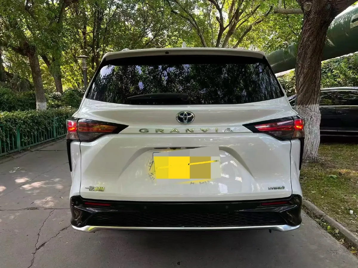 2023 Toyota Granvia 2.5L 189HP L4 E-CVT Hybrid,autocango,china used car exporter,china ev exporter,chinese used car exporter,chinese used ev exporter