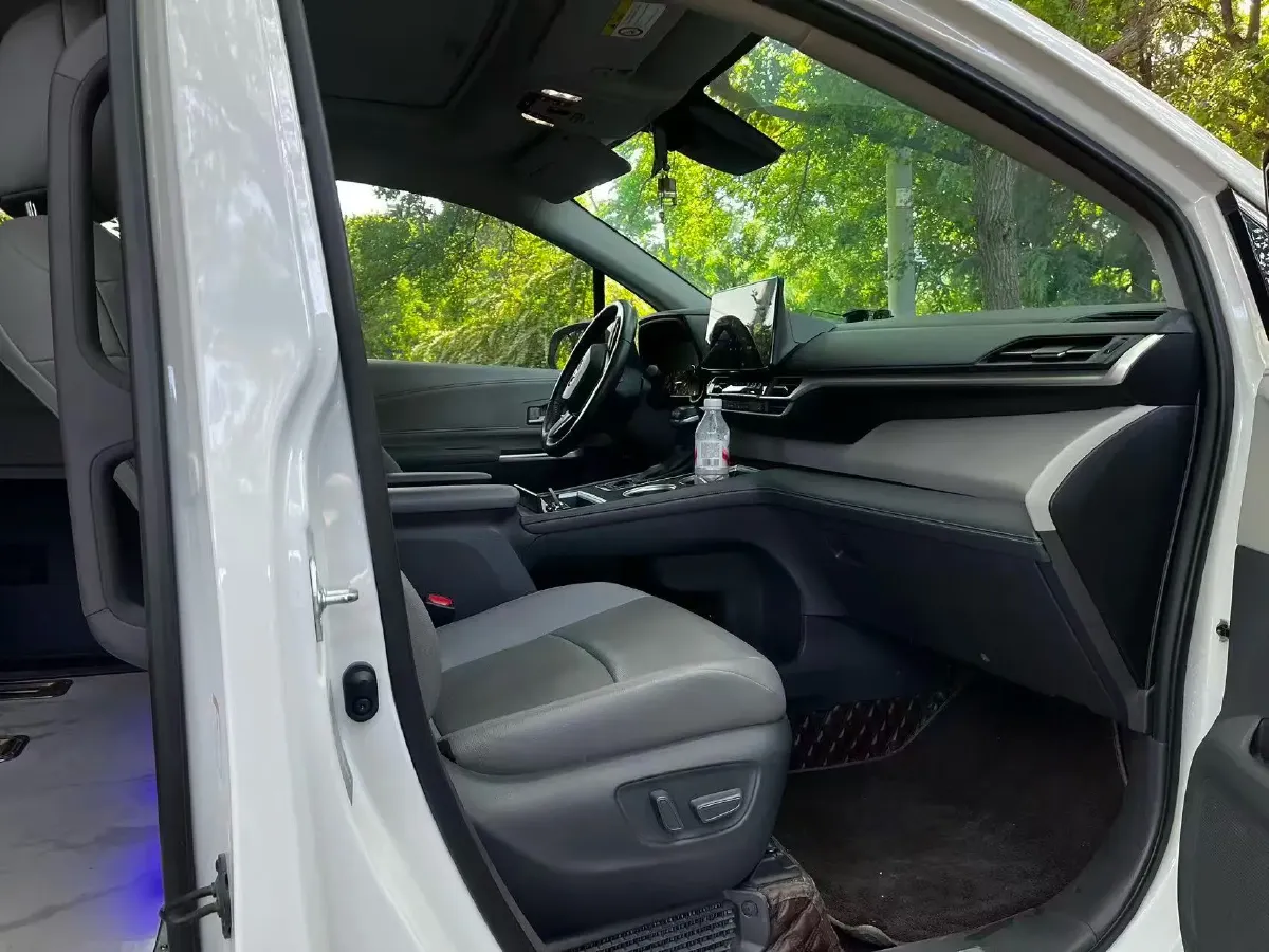 2023 Toyota Granvia 2.5L 189HP L4 E-CVT Hybrid,autocango,china used car exporter,china ev exporter,chinese used car exporter,chinese used ev exporter