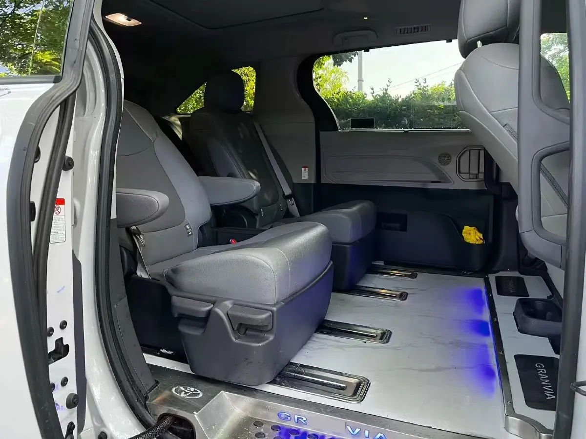 2023 Toyota Granvia 2.5L 189HP L4 E-CVT Hybrid,autocango,china used car exporter,china ev exporter,chinese used car exporter,chinese used ev exporter