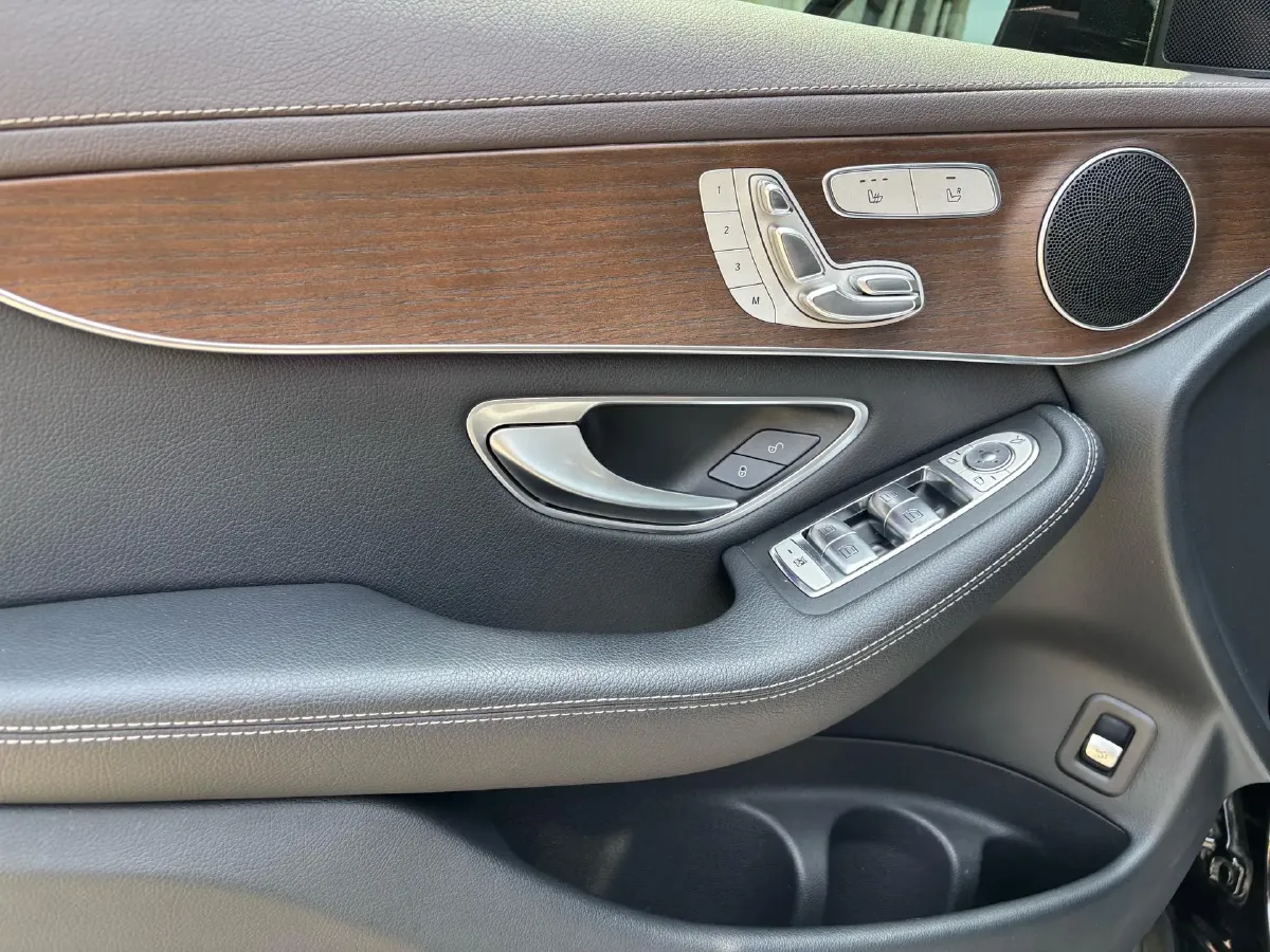 2022 Mercedes-Benz GLC Class 2.0T 197HP L4 9AT,autocango,china used car exporter,china ev exporter,chinese used car exporter,chinese used ev exporter