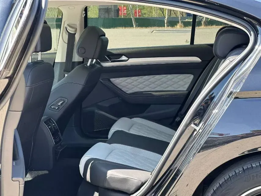 2023 Volkswagen Magotan 2.0T 186HP L4 7DCT,autocango,china used car exporter,china ev exporter,chinese used car exporter,chinese used ev exporter