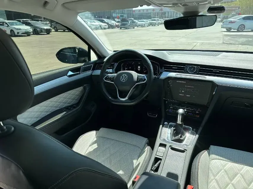 2023 Volkswagen Magotan 2.0T 186HP L4 7DCT,autocango,china used car exporter,china ev exporter,chinese used car exporter,chinese used ev exporter