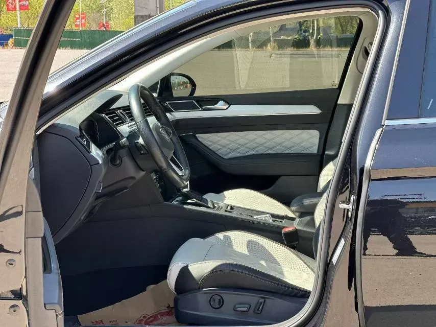 2023 Volkswagen Magotan 2.0T 186HP L4 7DCT,autocango,china used car exporter,china ev exporter,chinese used car exporter,chinese used ev exporter