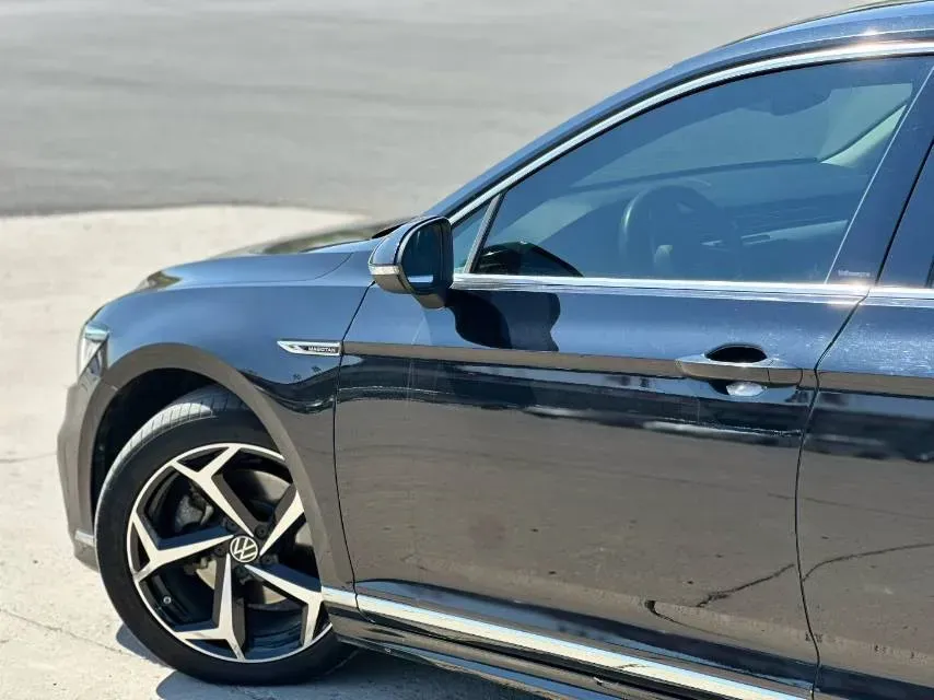 2023 Volkswagen Magotan 2.0T 186HP L4 7DCT,autocango,china used car exporter,china ev exporter,chinese used car exporter,chinese used ev exporter