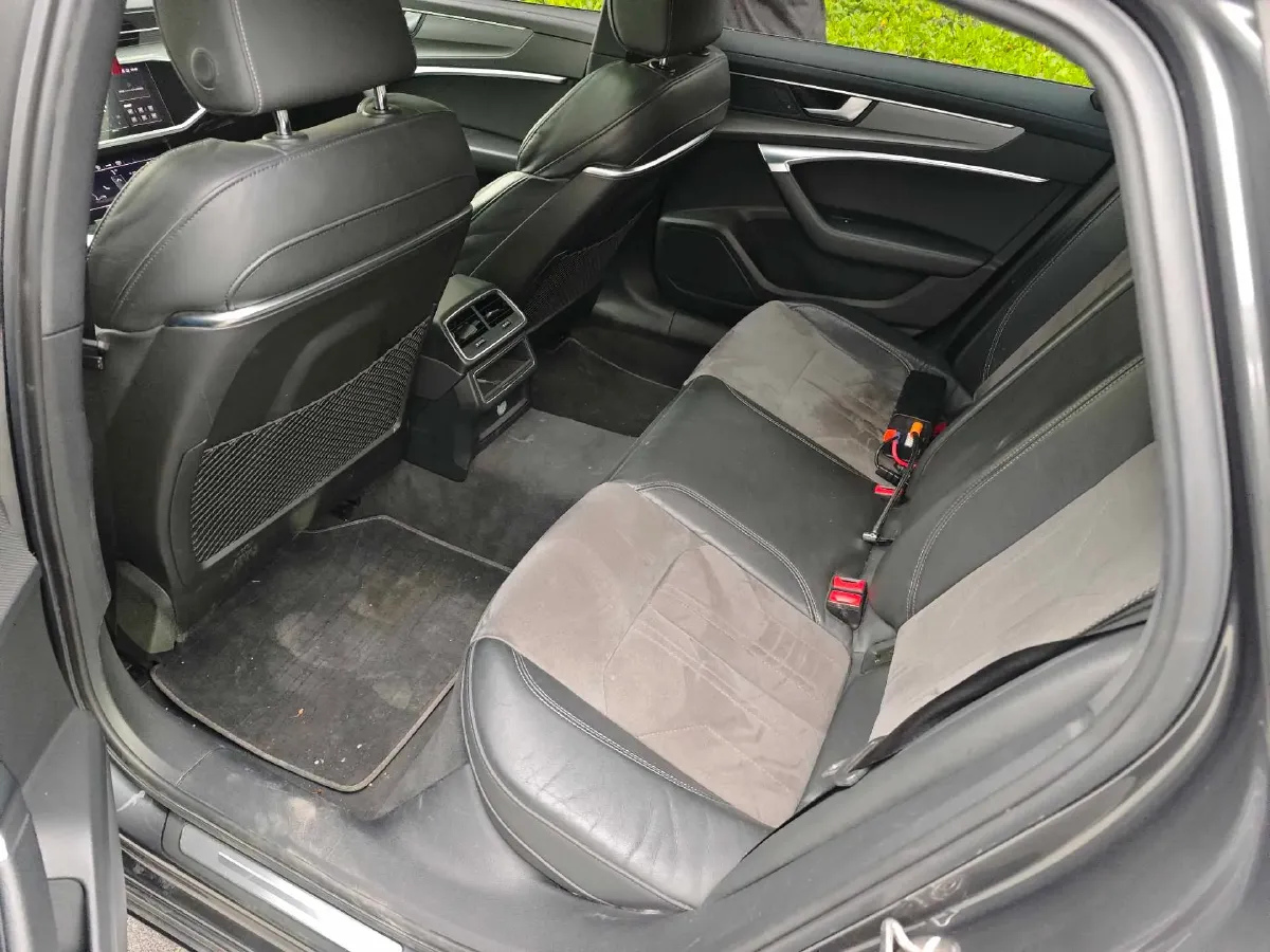 2020 Audi A6L 2.0T 190HP L4 7DCT,autocango,china used car exporter,china ev exporter,chinese used car exporter,chinese used ev exporter