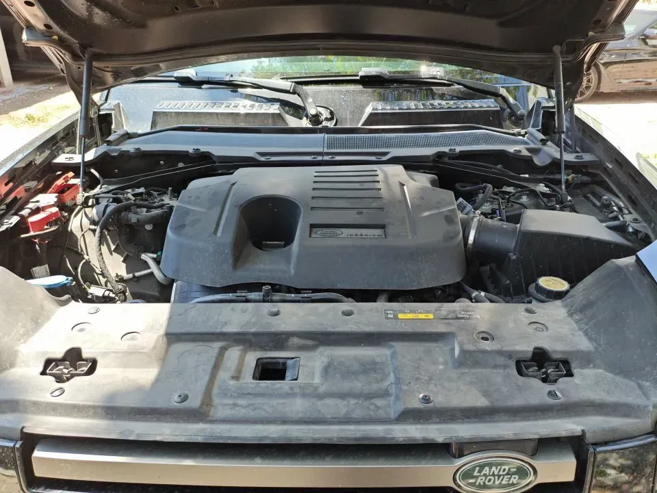 2023 Land Rover Defender 3.0T 400HP L6 8AT,autocango,china used car exporter,china ev exporter,chinese used car exporter,chinese used ev exporter