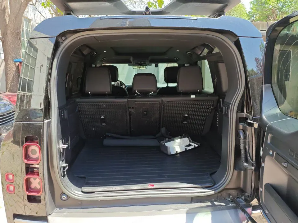 2023 Land Rover Defender 3.0T 400HP L6 8AT,autocango,china used car exporter,china ev exporter,chinese used car exporter,chinese used ev exporter