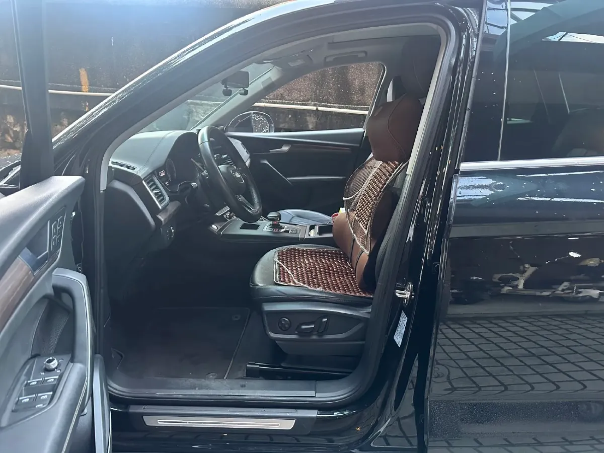 2022 Audi Q5L 2.0T 252HP L4 7DCT,autocango,china used car exporter,china ev exporter,chinese used car exporter,chinese used ev exporter
