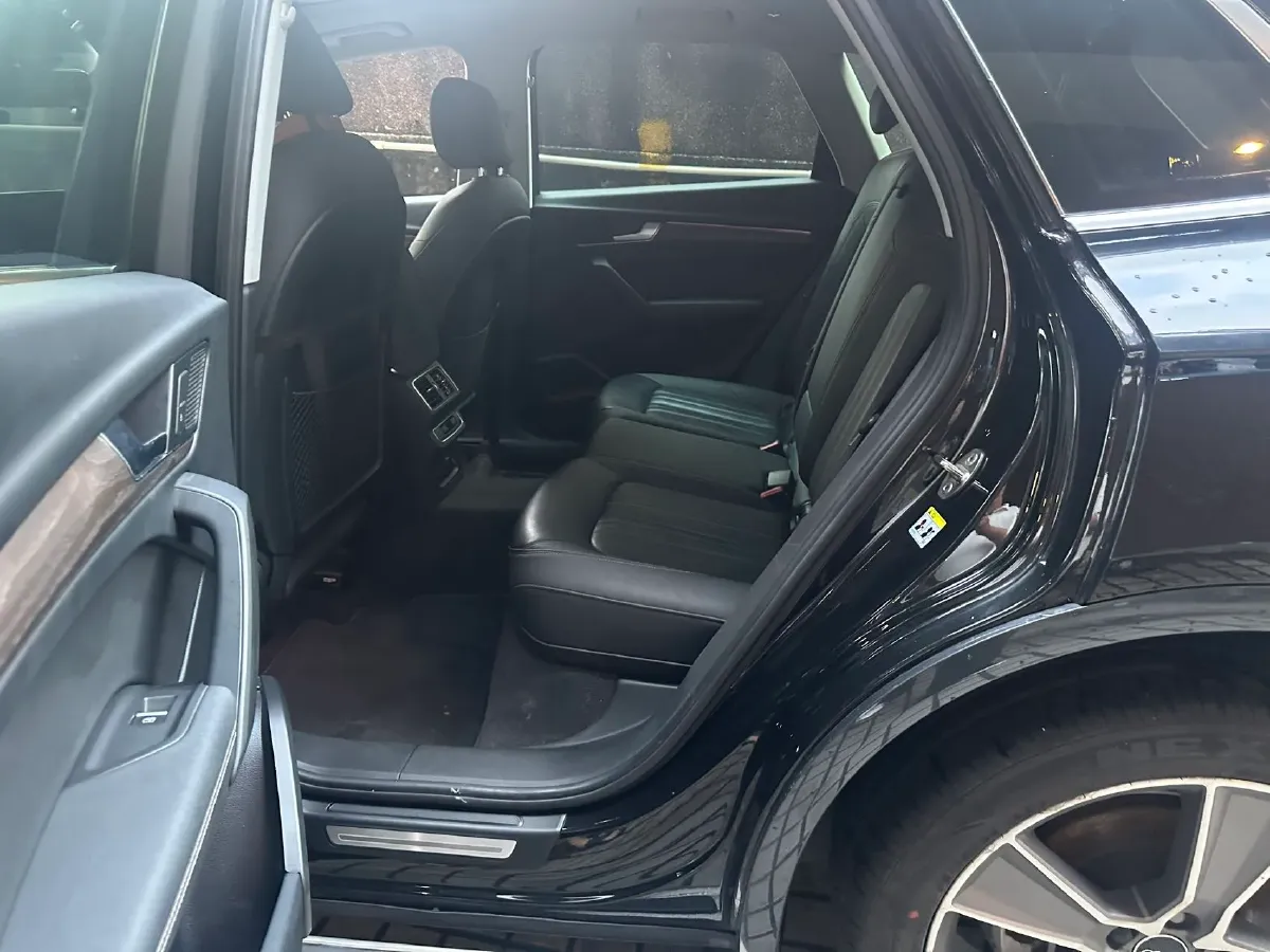 2022 Audi Q5L 2.0T 252HP L4 7DCT,autocango,china used car exporter,china ev exporter,chinese used car exporter,chinese used ev exporter