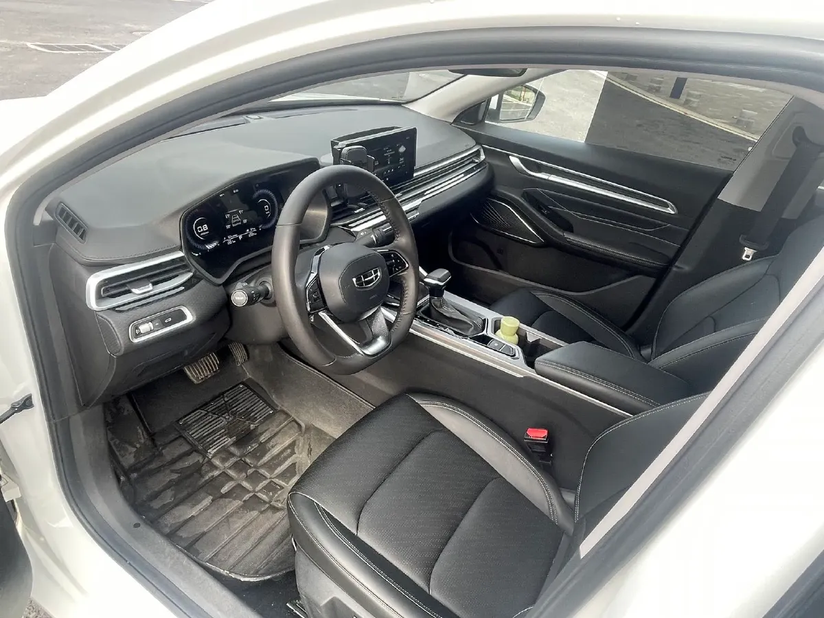 2022 Geely Emgrand 1.5L 114HP L4 5MT,autocango,china used car exporter,china ev exporter,chinese used car exporter,chinese used ev exporter