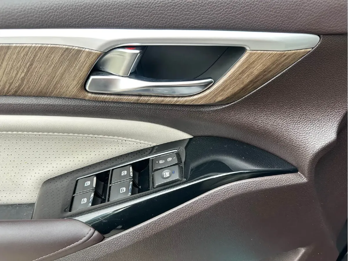 2021 GAC Trumpchi M8 2.0T 252HP L4 8AT,autocango,china used car exporter,china ev exporter,chinese used car exporter,chinese used ev exporter