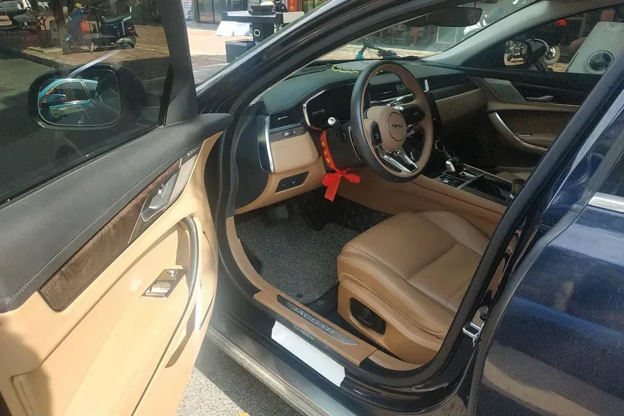 2021 Jaguar XFL 2.0T 250HP L4 8AT,autocango,china used car exporter,china ev exporter,chinese used car exporter,chinese used ev exporter