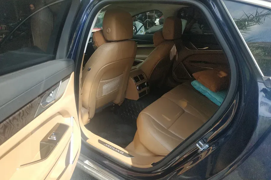 2021 Jaguar XFL 2.0T 250HP L4 8AT,autocango,china used car exporter,china ev exporter,chinese used car exporter,chinese used ev exporter