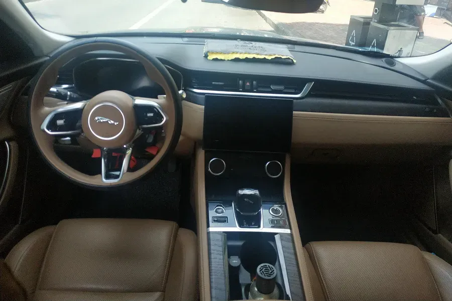 2021 Jaguar XFL 2.0T 250HP L4 8AT,autocango,china used car exporter,china ev exporter,chinese used car exporter,chinese used ev exporter