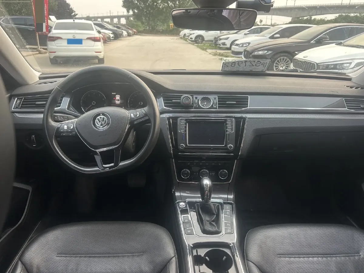 2017 Volkswagen Passat 1.8T 180HP L4 7DCT,autocango,china used car exporter,china ev exporter,chinese used car exporter,chinese used ev exporter