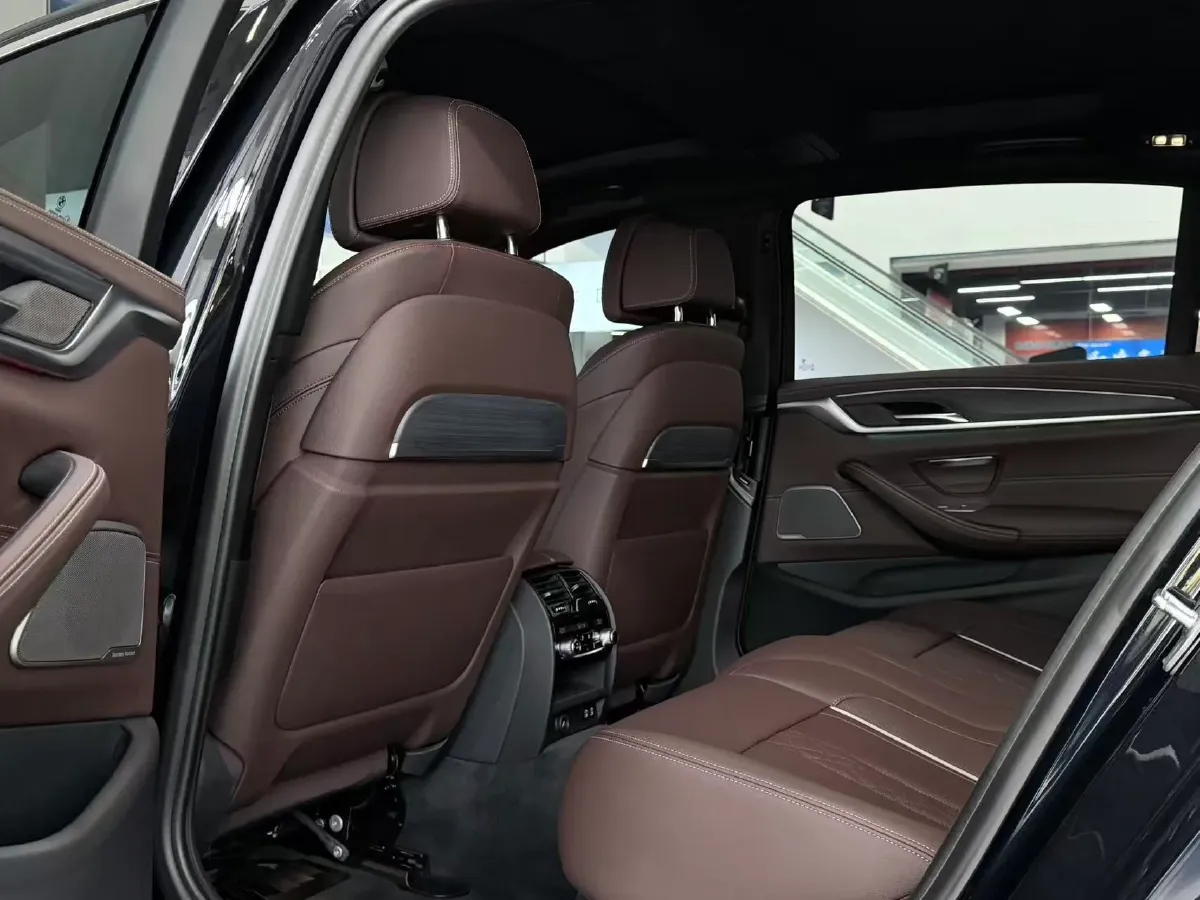 2023 BMW 5 Series 2.0T 245HP L4 8AT,autocango,china used car exporter,china ev exporter,chinese used car exporter,chinese used ev exporter