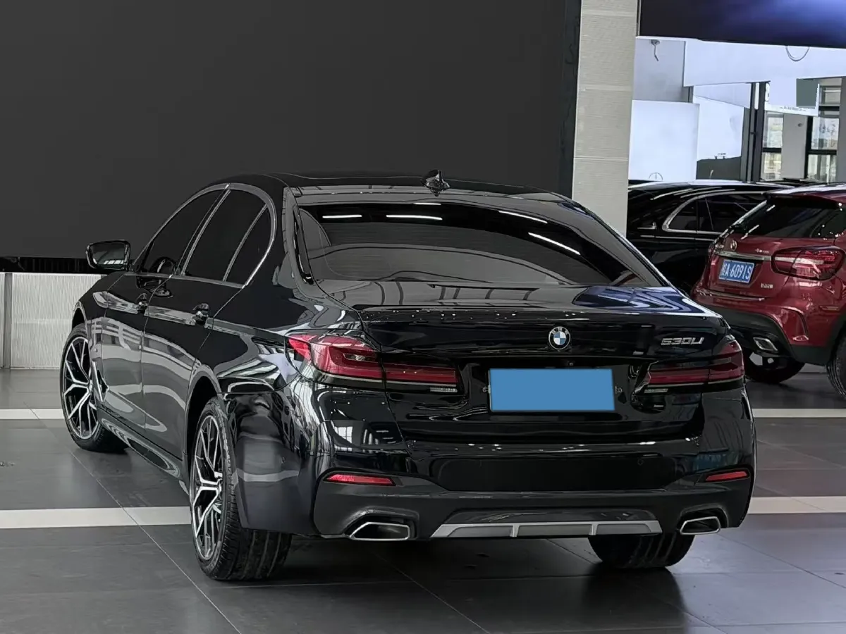 2023 BMW 5 Series 2.0T 245HP L4 8AT,autocango,china used car exporter,china ev exporter,chinese used car exporter,chinese used ev exporter