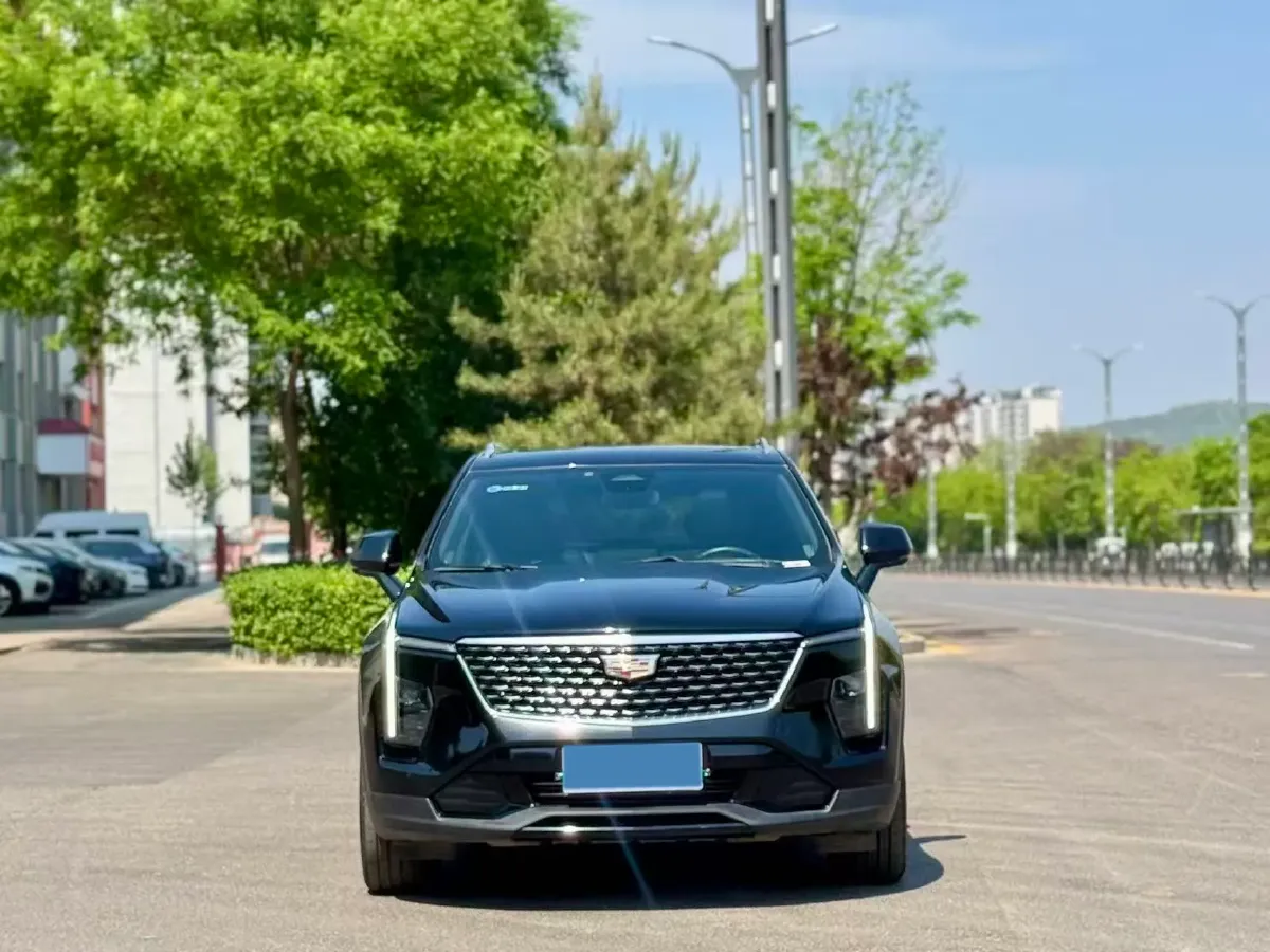 2024 Cadillac XT4 2.0T 237HP L4 9AT,autocango,china used car exporter,china ev exporter,chinese used car exporter,chinese used ev exporter