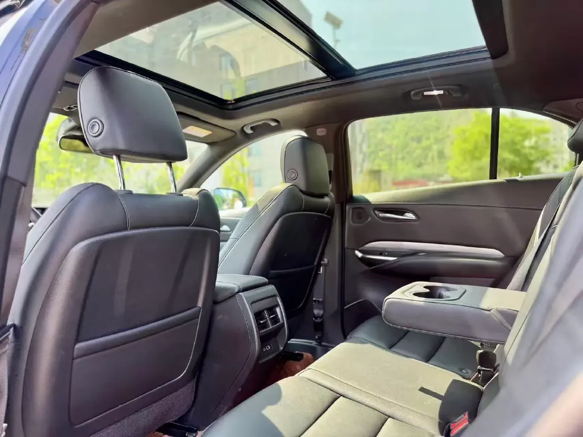 2024 Cadillac XT4 2.0T 237HP L4 9AT,autocango,china used car exporter,china ev exporter,chinese used car exporter,chinese used ev exporter