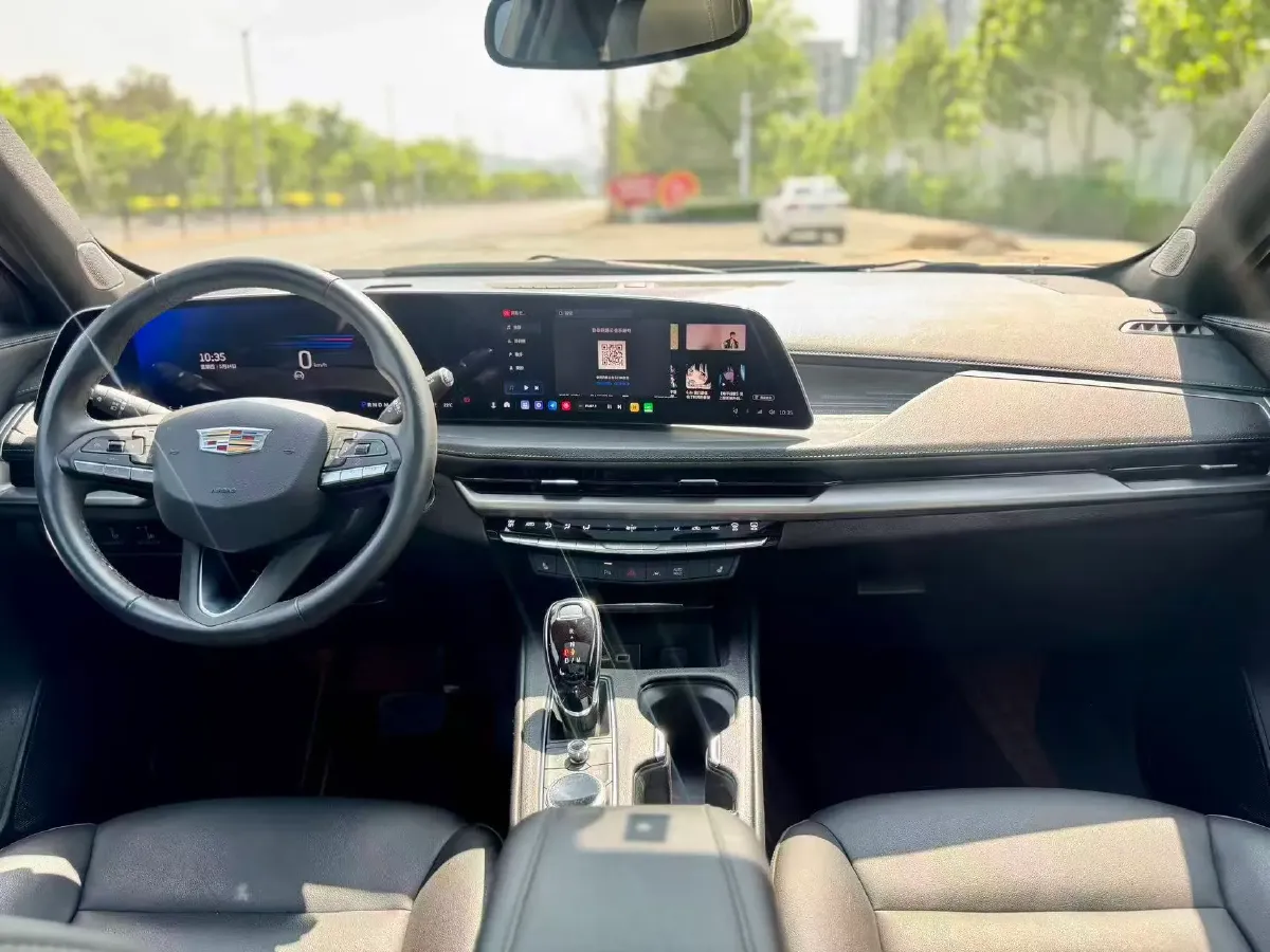 2024 Cadillac XT4 2.0T 237HP L4 9AT,autocango,china used car exporter,china ev exporter,chinese used car exporter,chinese used ev exporter