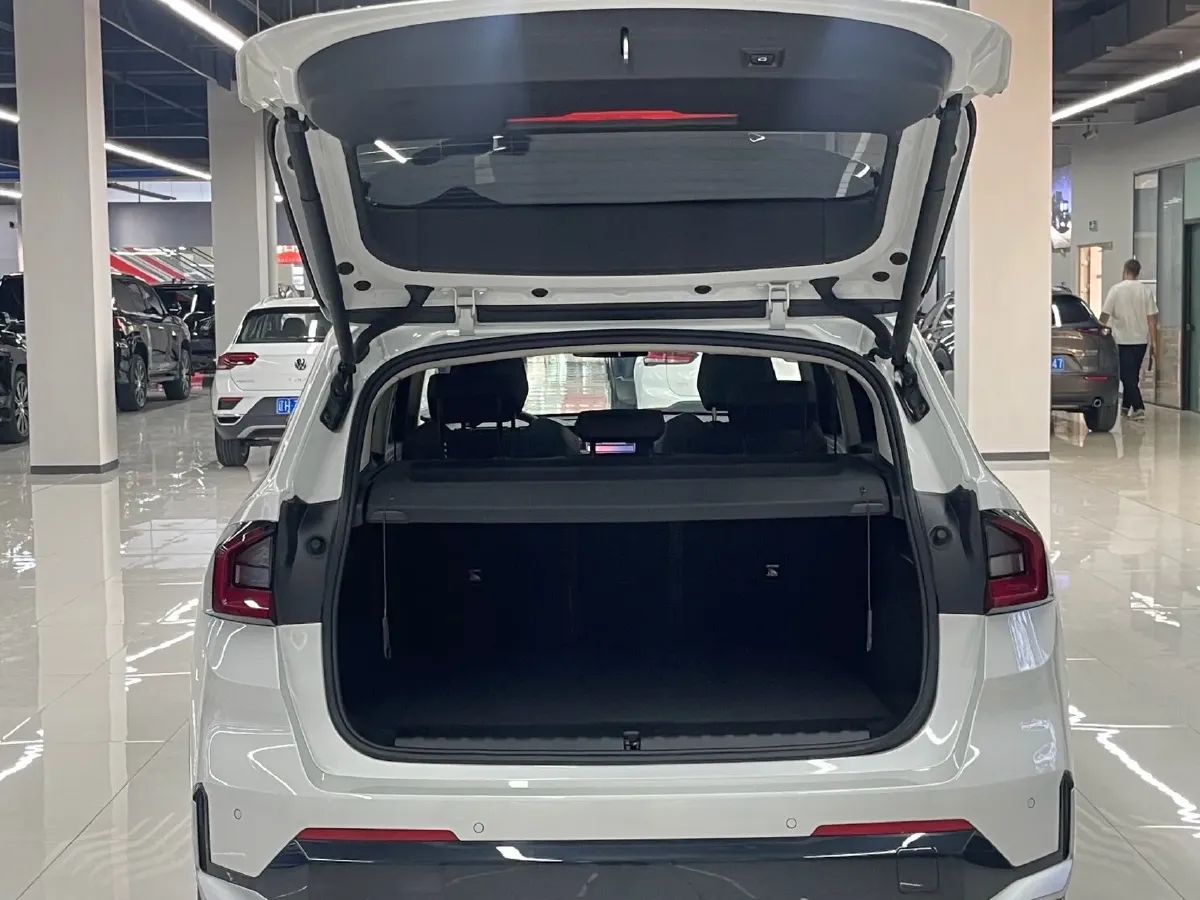 2023 BMW X1 1.5T 156HP L3 7DCT,autocango,china used car exporter,china ev exporter,chinese used car exporter,chinese used ev exporter