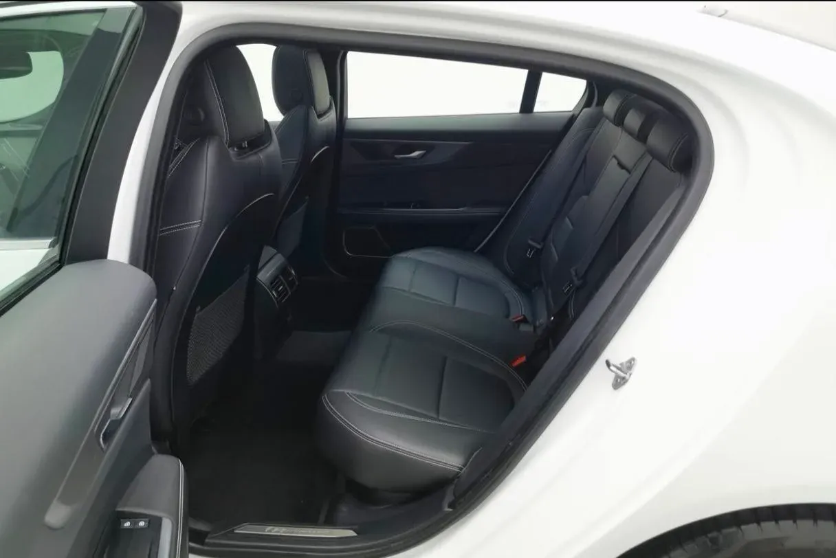 2023 Jaguar XEL 2.0T 250HP L4 8AT,autocango,china used car exporter,china ev exporter,chinese used car exporter,chinese used ev exporter