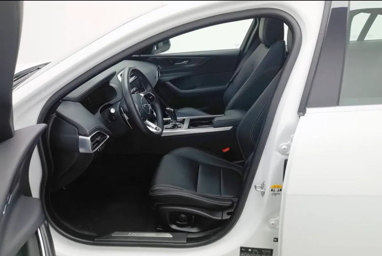 2023 Jaguar XEL 2.0T 250HP L4 8AT,autocango,china used car exporter,china ev exporter,chinese used car exporter,chinese used ev exporter