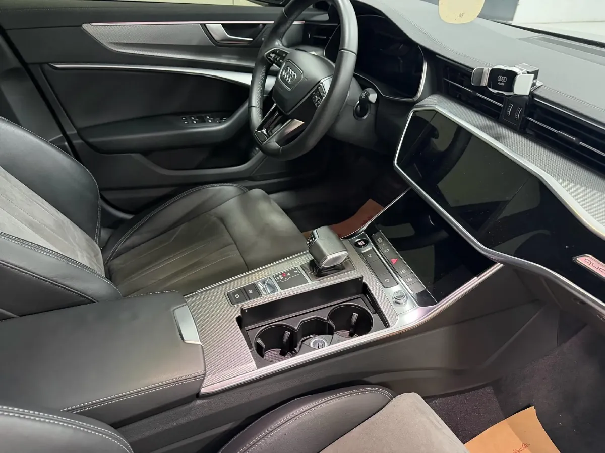 2022 Audi A6L 2.0T 224HP L4 7DCT,autocango,china used car exporter,china ev exporter,chinese used car exporter,chinese used ev exporter