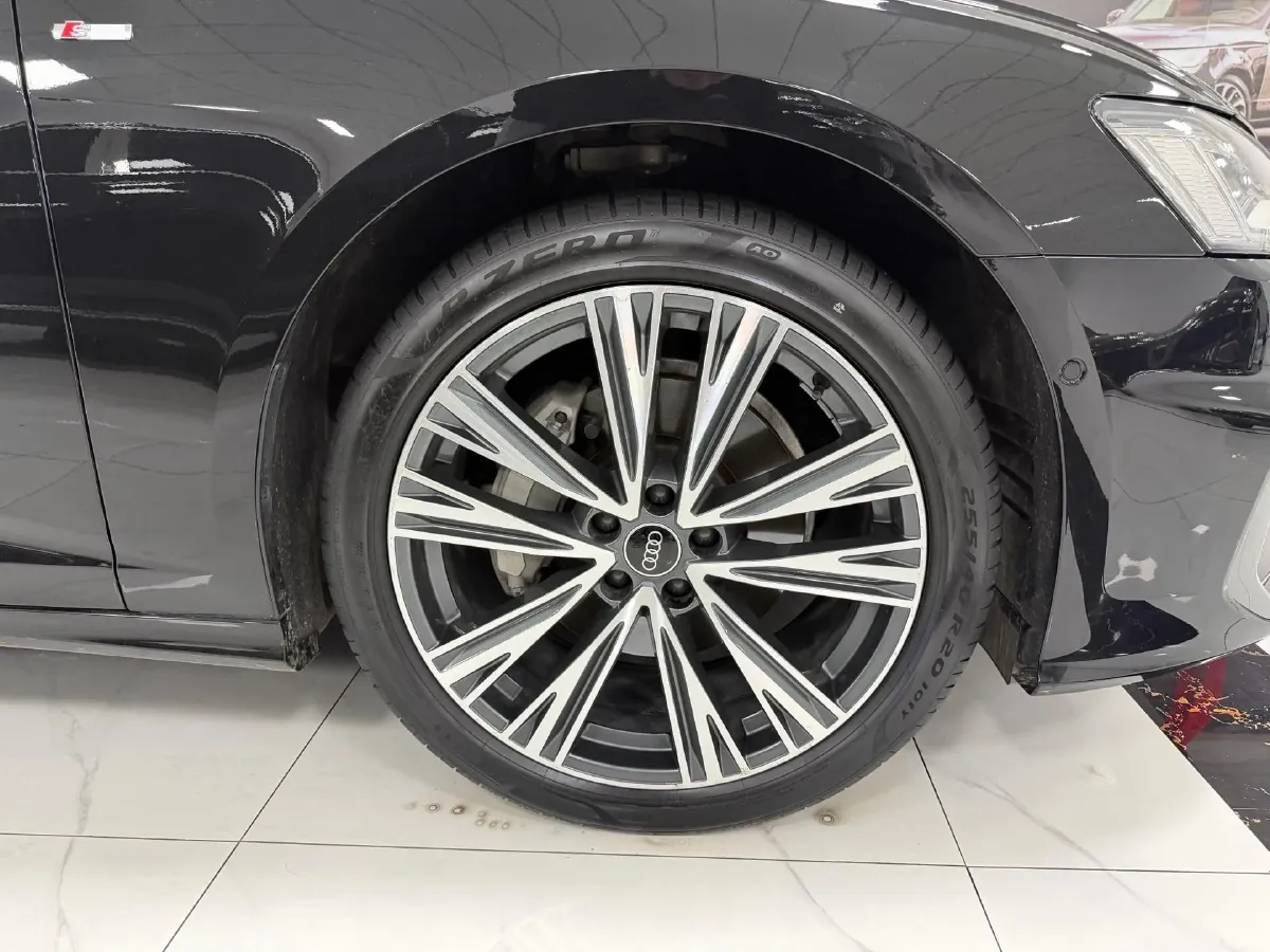 2022 Audi A6L 2.0T 224HP L4 7DCT,autocango,china used car exporter,china ev exporter,chinese used car exporter,chinese used ev exporter
