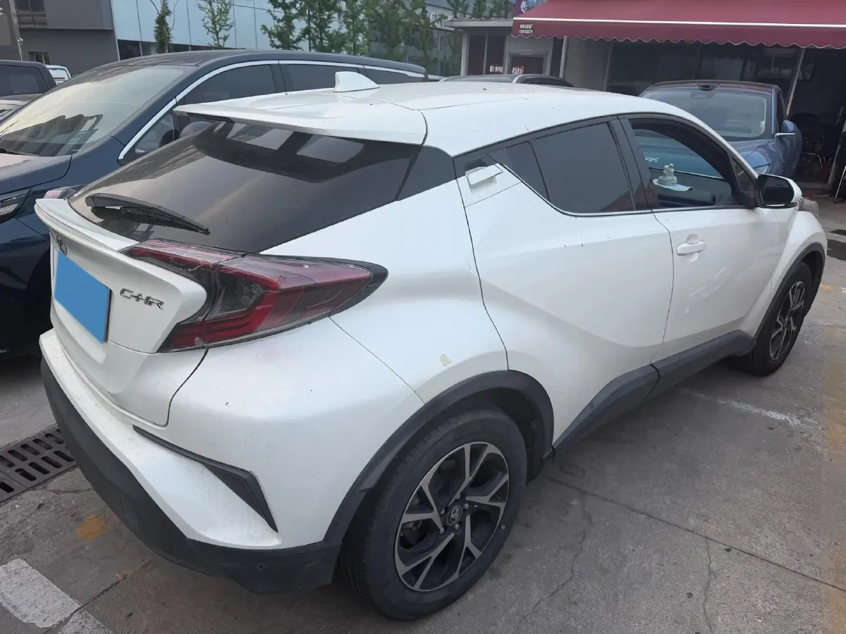 2018 Toyota C-HR 2.0L 171HP L4 CVT,autocango,china used car exporter,china ev exporter,chinese used car exporter,chinese used ev exporter